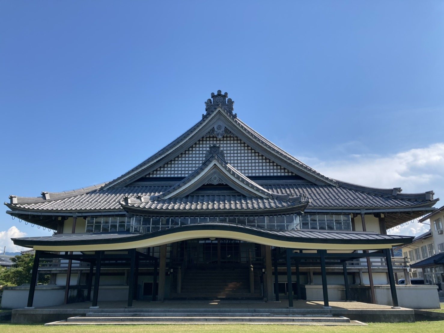 北陸大教会の神殿
