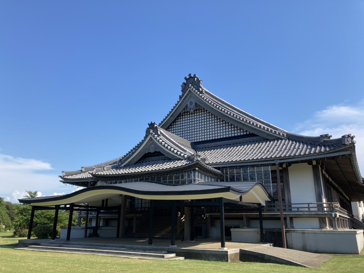 北陸大教会の神殿